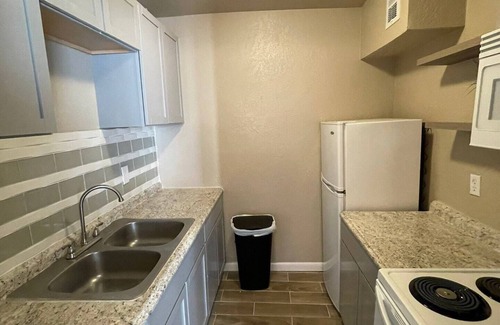 Biggs Field Apartment | Modern Apartment in Northeast with Hot Tub & Pet-Friendly