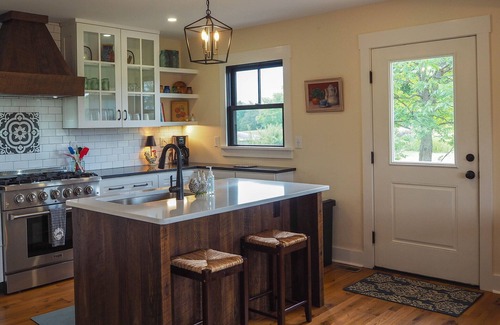 Afton House | Fulton Belle Vue: Renovated Farmhouse with Pool & Breakfast