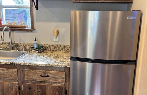 Fulton Cottage | Fulton Fishing Cottage: Pet Friendly Retreat Near the Pier
