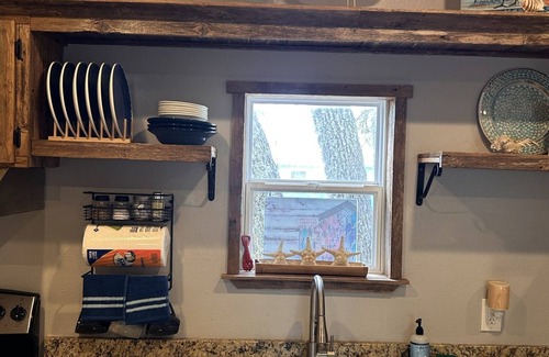 Fulton Cottage | Fulton Fishing Cottage: Pet Friendly Retreat Near the Pier