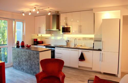 Quartier Saint-Ambroise Apartment | Serene Getaway: Family-Friendly & Guest Rated 9.4/10
