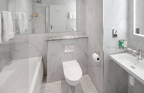 City Centre Dublin Hotel | Experience Dublin: Family-Friendly Stays Near the Zoo!