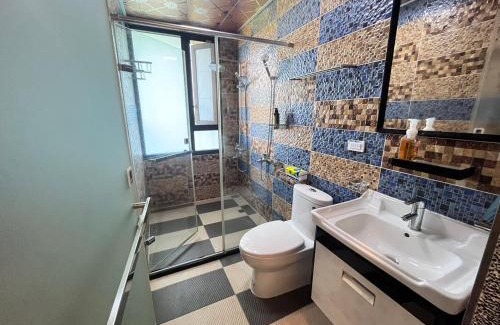 Shanjiao House | Delightful Fun B&B: Pet-Friendly Stay with Pool & Breakfast