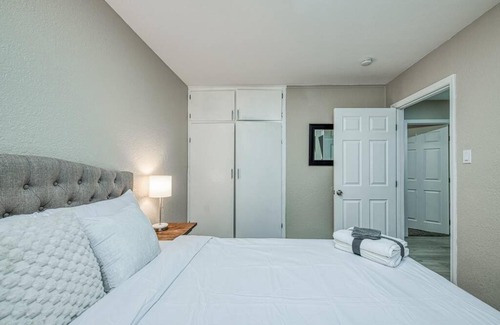 Raisin Apartment | Ideal Family Retreat in Fresno with Pet-Friendly Amenities