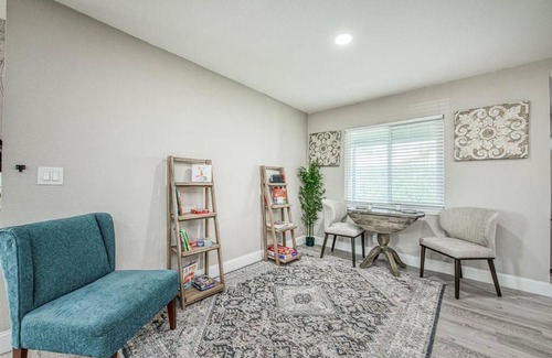 Raisin Apartment | Ideal Family Retreat in Fresno with Pet-Friendly Amenities