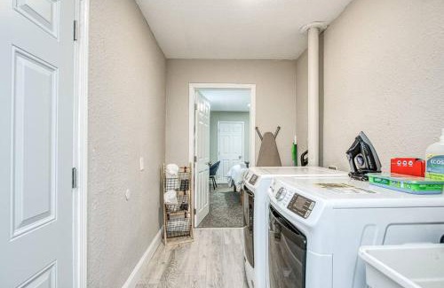 Raisin Apartment | Ideal Family Retreat in Fresno with Pet-Friendly Amenities