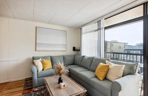 Midtown Ocean City Apartment | Cozy Beachside Retreat with Ocean View & Private Balcony