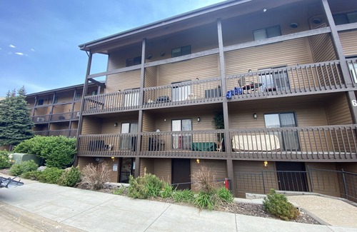 Wolf Creek House | Inviting Condo Near Pineview Reservoir with Hot Tub & Spa