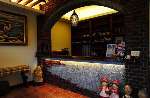 Eluan Bed & Breakfast | Family-Friendly Fun Cows with Kitchen Amenities & 9/10 Rating
