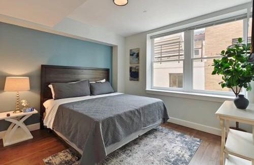 Downtown Jacksonville Apartment | Cozy 1 Br King Apartment - Pet Friendly near TIAA Bank Field