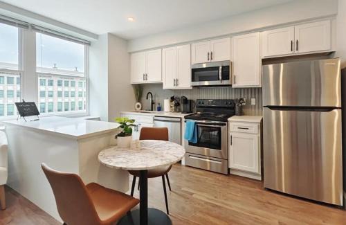 Downtown Jacksonville Apartment | Cozy 1 Br King Apartment - Pet Friendly near TIAA Bank Field