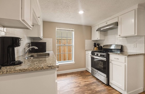 Central Arlington House | Cozy House Near AT&T: 9.2/10 Guests Love Comfy Beds