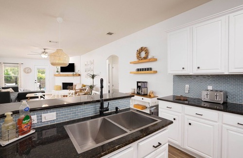 Buda House | Fun Family Adventure & Fit w/Peloton and Pool