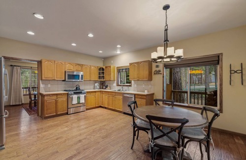 Graeagle Cabin | Family-Friendly Cabin in Lost Sierra: BBQ, Games & Space