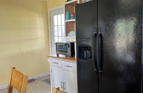 Kingsbury Cabin | Inviting Family Escape in Countryside Tiny House with Pool