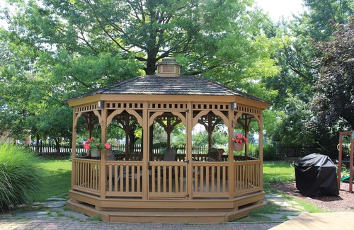Palmyra House | Family-Friendly Retreat with Private Pool Near Hershey Attractions
