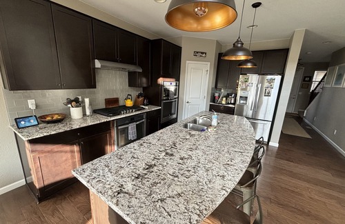 Lafayette House | Inviting Family Retreat in Boulder with Great Amenities