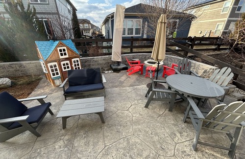 Lafayette House | Inviting Family Retreat in Boulder with Great Amenities