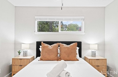 Cherrywood Apartment | Family-Friendly Modern Apartment with Pool and Dog Park