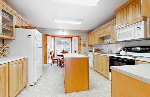 Clarkesville House | Scenic Retreat with Spa, Breakfast, & Forest Views