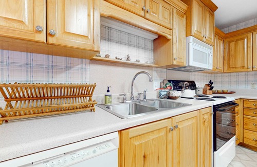 Clarkesville House | Scenic Retreat with Spa, Breakfast, & Forest Views