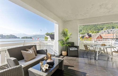 Norheimsund House | Explore Norway's Fjords: Free Kayaking & Pet-Friendly Stays!