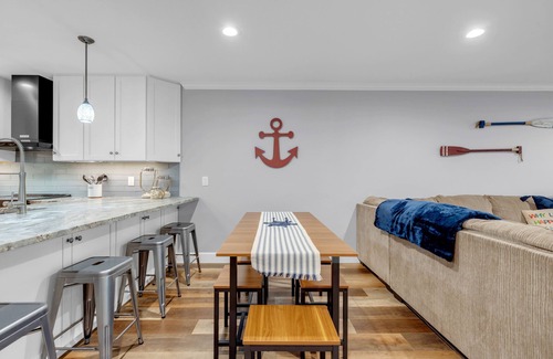 Granite Shoals Condo | Unwind with Poolside Views at LBJ - Rated 10/10