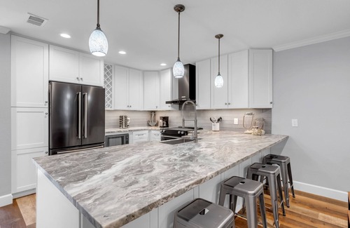 Granite Shoals Condo | Unwind with Poolside Views at LBJ - Rated 10/10