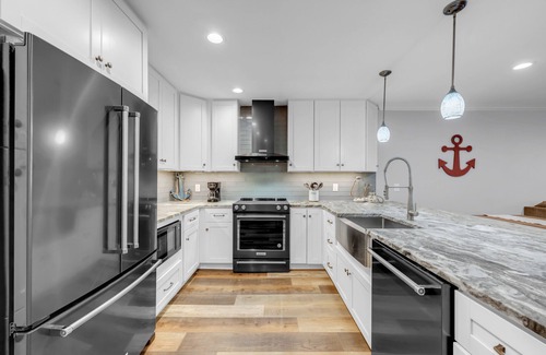 Granite Shoals Condo | Unwind with Poolside Views at LBJ - Rated 10/10