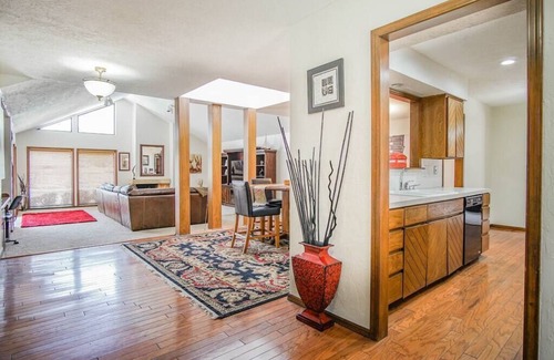 Norman House | Family-Friendly 4 Bed/4 Bath Oasis with Pool in Norman