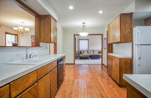 Norman House | Family-Friendly 4 Bed/4 Bath Oasis with Pool in Norman