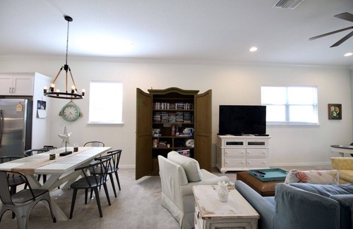Tarpon Springs House | Prime Location: Walk to Docks & Minutes from the Beach