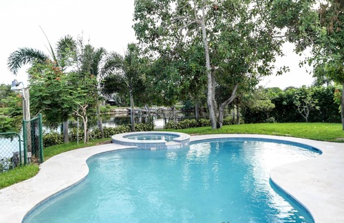 Tropic Palms House | Escape to Home On Canal: Fun Pool, Spa & Ocean Views