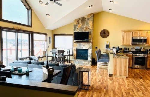 New Lisbon House | Beach Fun Awaits: Hot Tub & EV Friendly Near Castle Rock