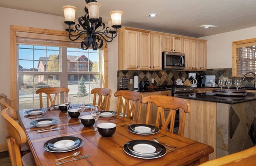 Pole Creek House | Pet-Friendly Retreat with Hot Tub & 9.8/10 Guest Rating