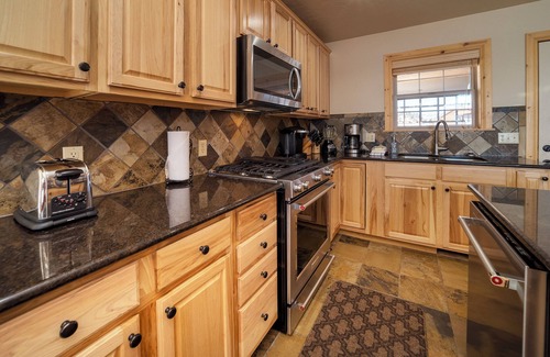 Pole Creek House | Pet-Friendly Retreat with Hot Tub & 9.8/10 Guest Rating