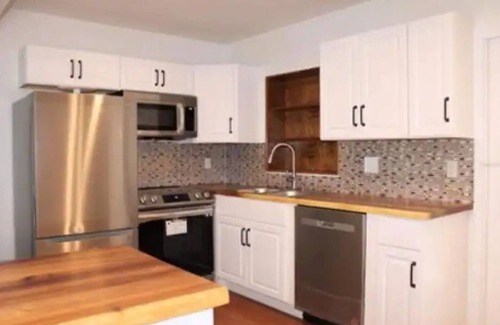 Ocala House | Exciting Pool House with Game Room & Family Amenities