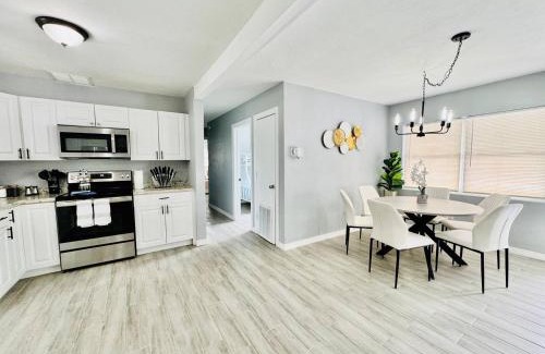 Crystal Lake House | Family-Friendly Retreat with Fire-Pit, Pool Table & Soccer
