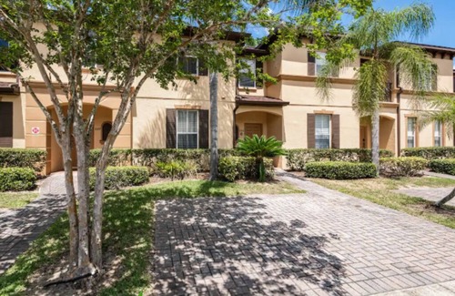 Highlands Reserve House | Escape to Regal Palms Resort/Spa: Family Fun Awaits!