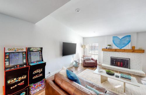 The Colony House | Discover Fun Times in the Colony: Pet-Friendly Getaway