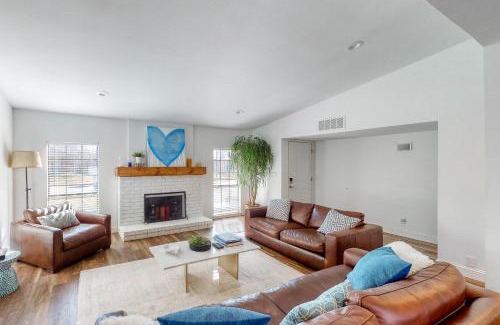 The Colony House | Discover Fun Times in the Colony: Pet-Friendly Getaway