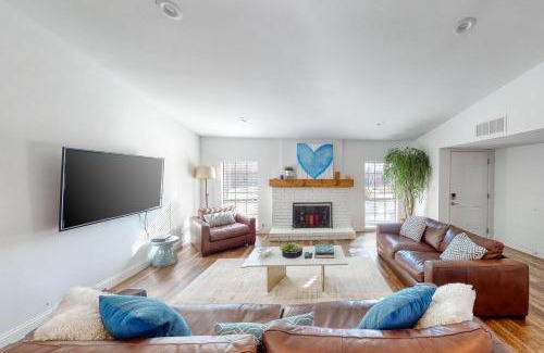 The Colony House | Discover Fun Times in the Colony: Pet-Friendly Getaway