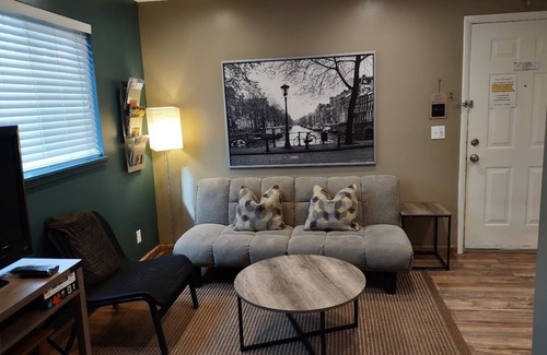 Poplar Grove Condo | Fun, Trendy & Budget Friendly! 2 Bed/1Ba Condo w/WIFI - 2 mi to Downtown