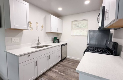 Kessler Apartment | Convenient Stay Near Bishop Arts, Med Center & Zoo