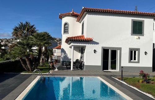 Sao Roque Apartment | Cozy 1-Bed Apartment with Pool in Funchal Madeira