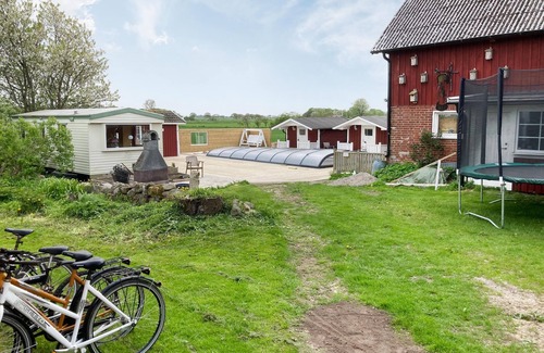 Morup Apartment | Well-Equipped Retreat with Pool, Lake View & Family Amenities