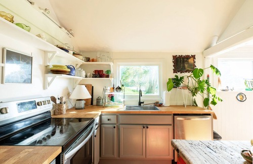 Durham Other | Quirky Retreat with Fireplace - Pet-Friendly and Family Ready