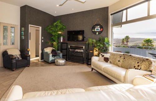 Hatfields Beach House | Trendy Beach House with Ocean Views and Family-Friendly Perks