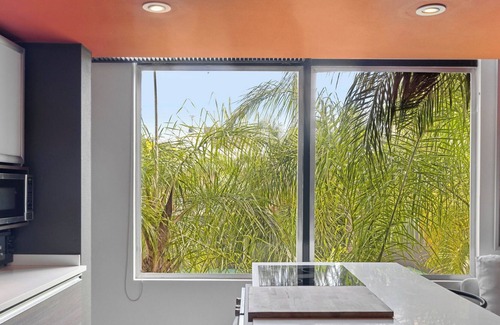 Ocean Park Apartment | Funky-Mingo | Trendy 1 BR w/ parking in Ocean Park