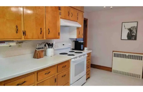 Floyd House | Vibrant Stay at Funky on Main – Family-Friendly & Unique